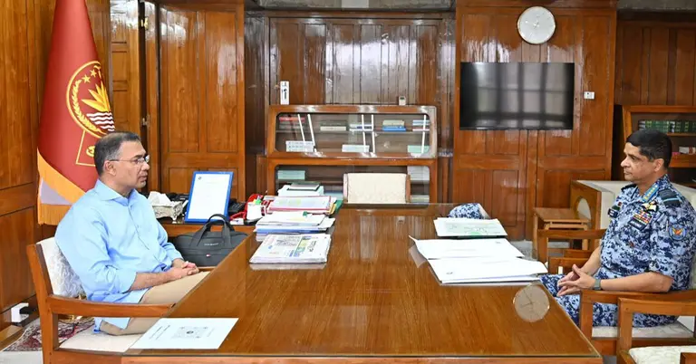 প্রধানমন্ত্রীর সঙ্গে বিমান বাহিনীর প্রধানের সাক্ষাৎ